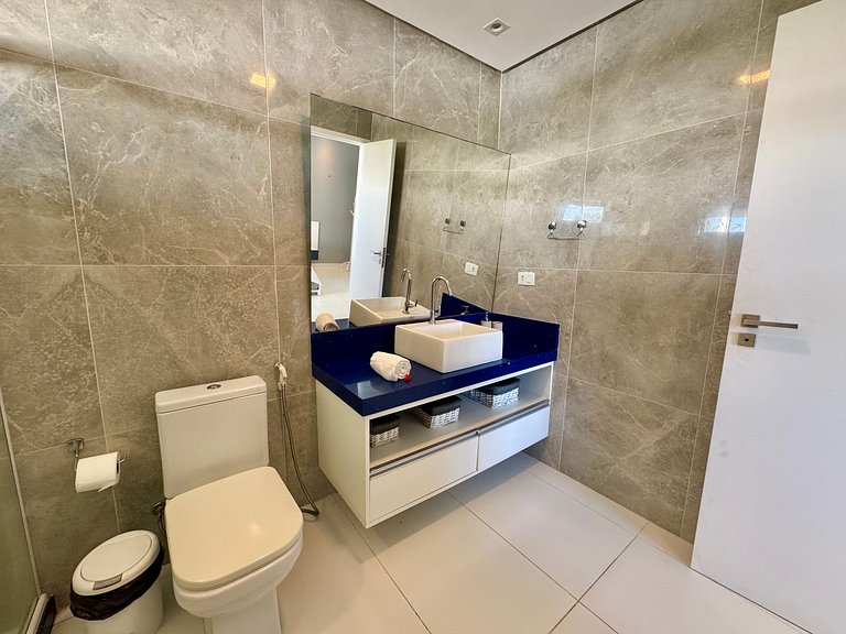 Linda Casa 5 Suítes entre o Rio e o Mar | Toquinho - Marinas